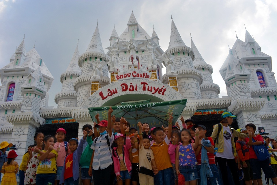 Suối tiên tưng bừng mừng đại lễ 30/04 và quốc tế lao động 01/05 - 4 Suối tiên tưng bừng mừng đại lễ 30/04 và quốc tế lao động 01/05 - 4