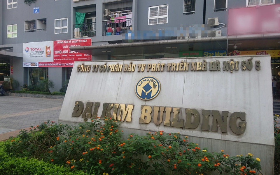 Bảo vệ quyền lợi cho cư dân, một người đàn ông bị đánh hội đồng - 2 Bảo vệ quyền lợi cho cư dân, một người đàn ông bị đánh hội đồng - 2