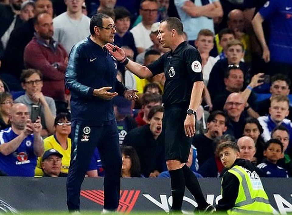HLV Sarri bị đuổi, Chelsea cãi vã nảy lửa với Burnley - 1 HLV Sarri bị đuổi, Chelsea cãi vã nảy lửa với Burnley - 1