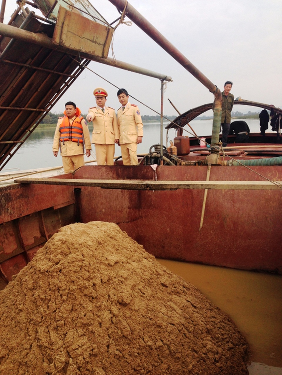 Giá cát xây dựng cao chưa từng có, doanh nghiệp, người dân “méo mặt” - 2 Giá cát xây dựng cao chưa từng có, doanh nghiệp, người dân “méo mặt” - 2