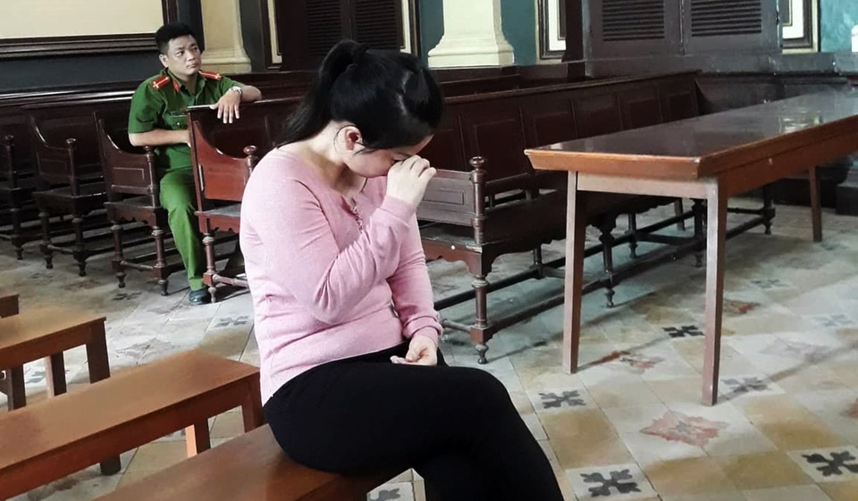 Hotgirl đánh thuốc mê người tình ngoại quốc, cướp tài sản - 1 Hotgirl đánh thuốc mê người tình ngoại quốc, cướp tài sản - 1