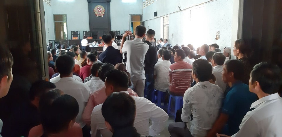 Xét xử 20 cán bộ, lãnh đạo ngân hàng chiếm đoạt hơn 114 tỷ đồng - 2 Xét xử 20 cán bộ, lãnh đạo ngân hàng chiếm đoạt hơn 114 tỷ đồng - 2