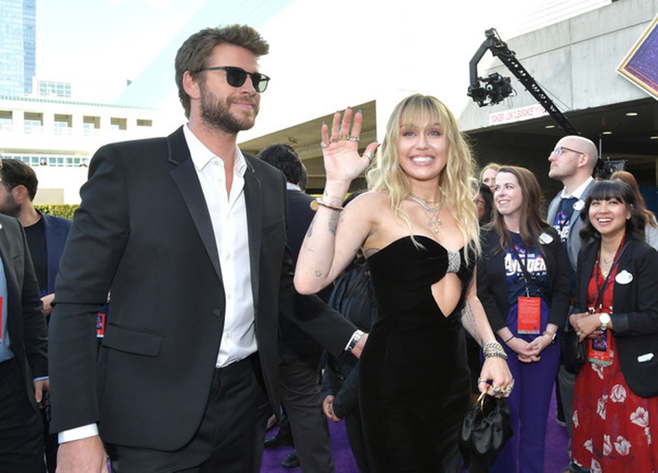 Miley Cyrus đẹp đôi bên chồng dự công chiếu phim Avengers: Endgame - 1 Miley Cyrus đẹp đôi bên chồng dự công chiếu phim Avengers: Endgame - 1