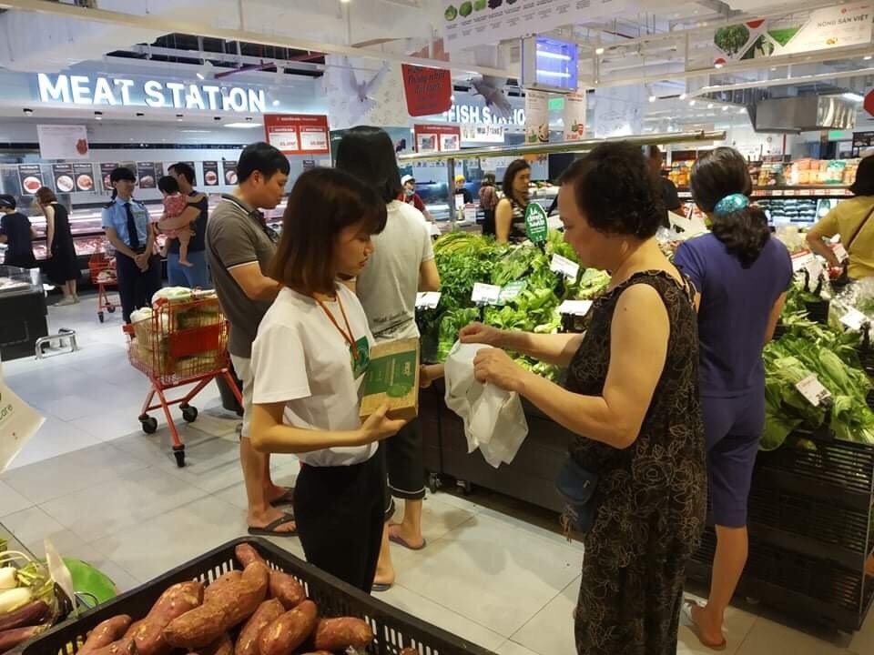 80 tấn túi ni-lông đã được giảm thiểu nhờ sự chung tay của hàng chục chuỗi bán lẻ và cộng đồng - 4 80 tấn túi ni-lông đã được giảm thiểu nhờ sự chung tay của hàng chục chuỗi bán lẻ và cộng đồng - 4