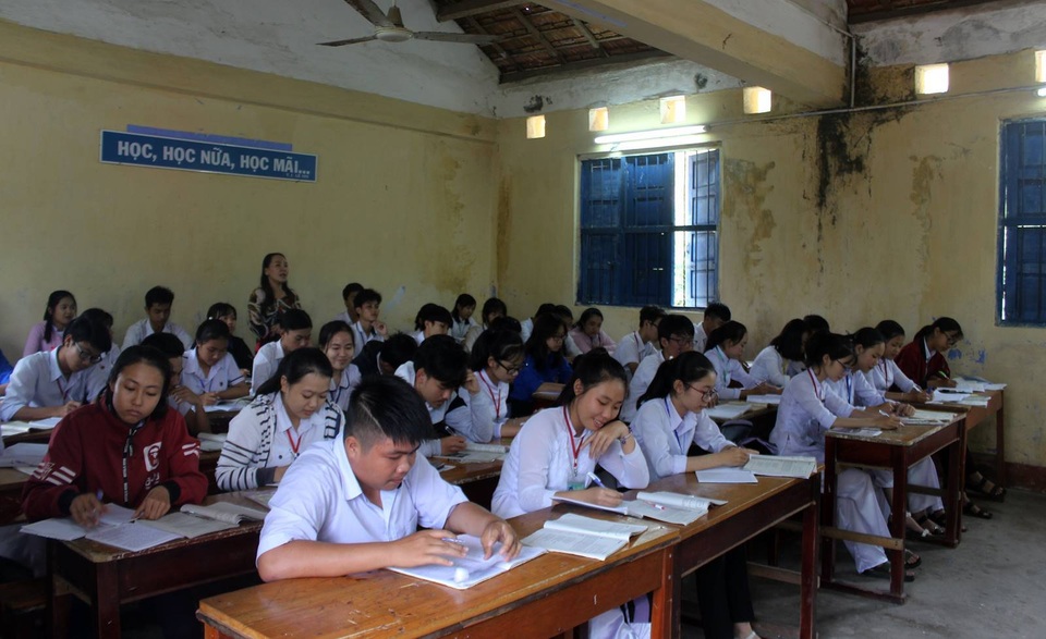 Phú Yên: Tiếp tục tổ chức tuyển sinh vào lớp 10 bằng hình thức thi và xét tuyển - 1 Phú Yên: Tiếp tục tổ chức tuyển sinh vào lớp 10 bằng hình thức thi và xét tuyển - 1