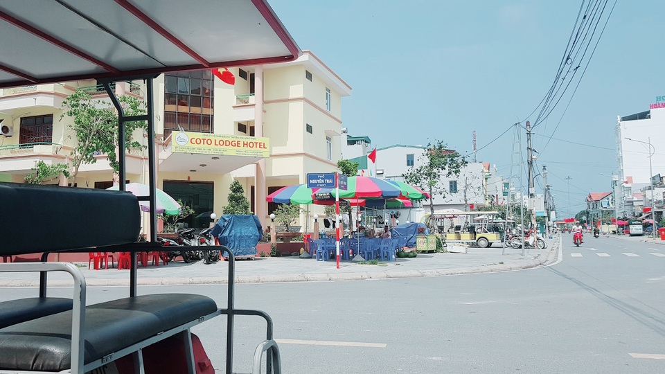 Dân bức xúc, du khách ngạc nhiên khi vé tàu ra đảo Cô Tô đột nhiên tăng cao - 3 Dân bức xúc, du khách ngạc nhiên khi vé tàu ra đảo Cô Tô đột nhiên tăng cao - 3