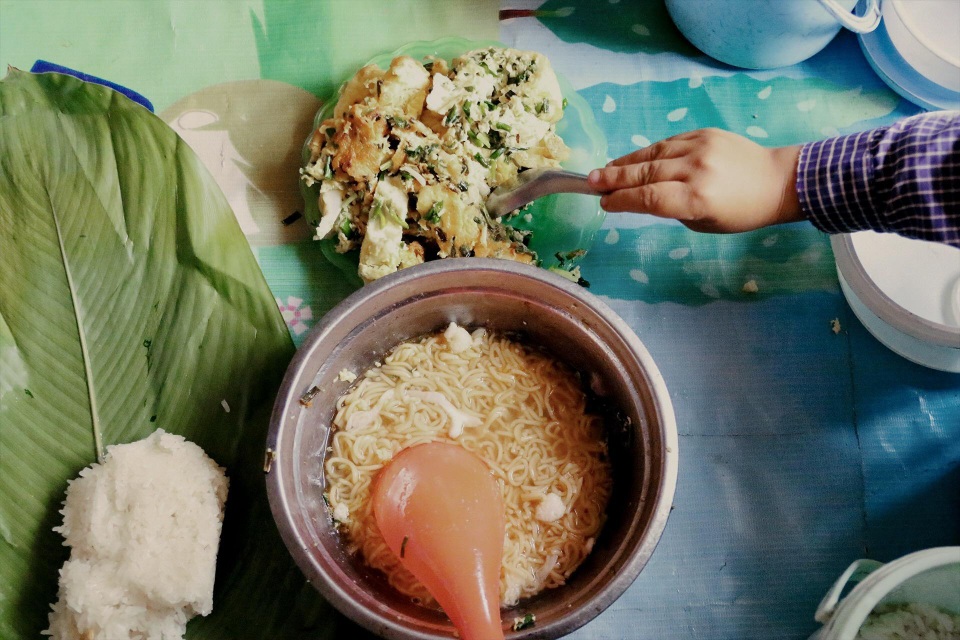 Bữa cơm trưa tiếp sức ước mơ con chữ của trẻ em vùng cao - 1 Bữa cơm trưa tiếp sức ước mơ con chữ của trẻ em vùng cao - 1