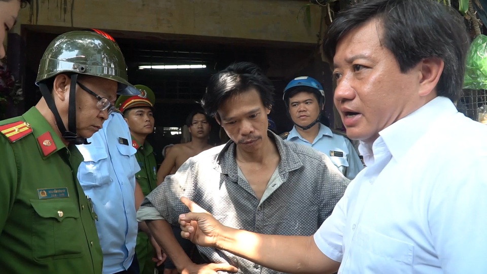 Ông Đoàn Ngọc Hải bị thóa mạ khi đi bắt chó thả rông - 1 Ông Đoàn Ngọc Hải bị thóa mạ khi đi bắt chó thả rông - 1