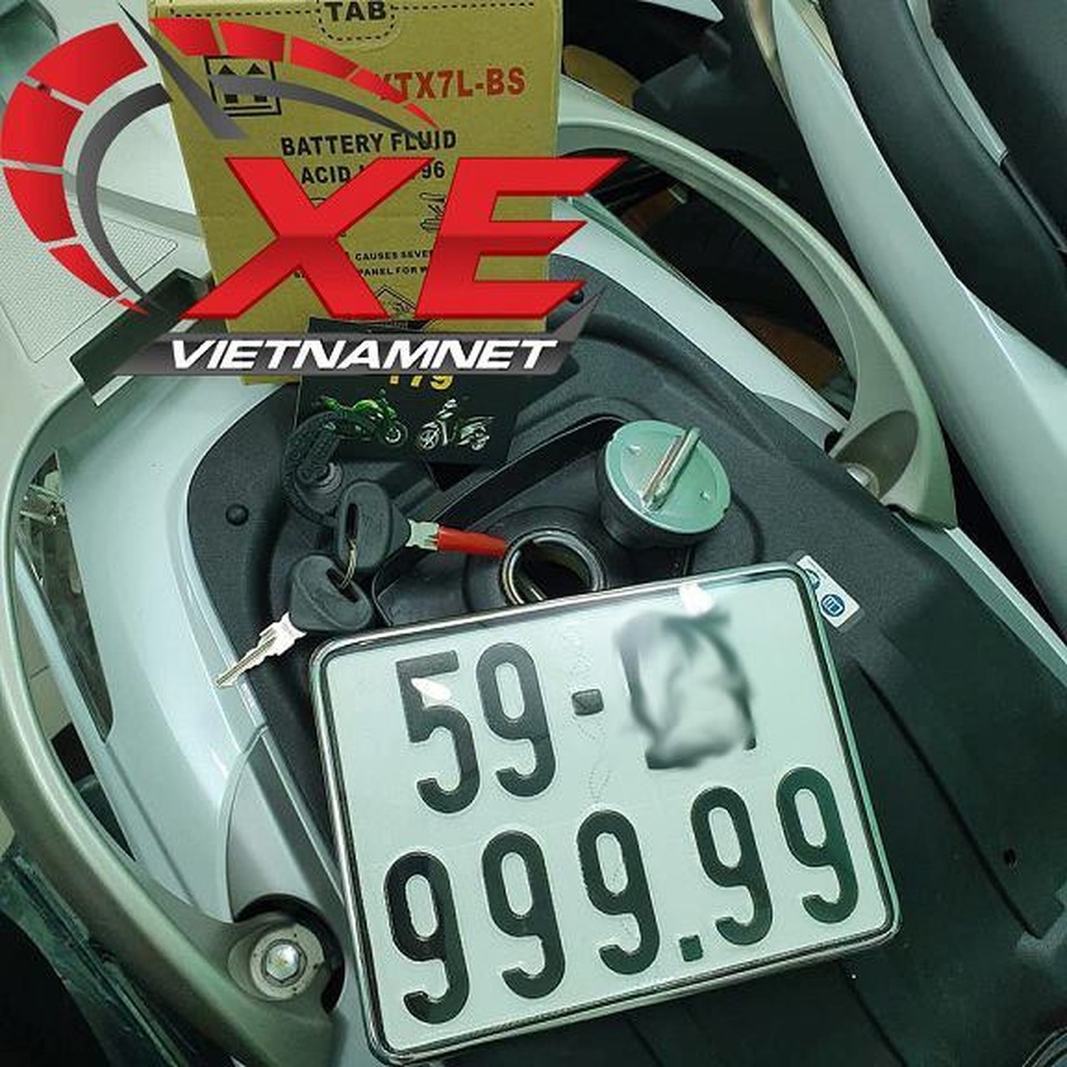 Honda SH lục quý 9 về tay đại gia giá gần 2 tỷ đồng - 1 Honda SH lục quý 9 về tay đại gia giá gần 2 tỷ đồng - 1