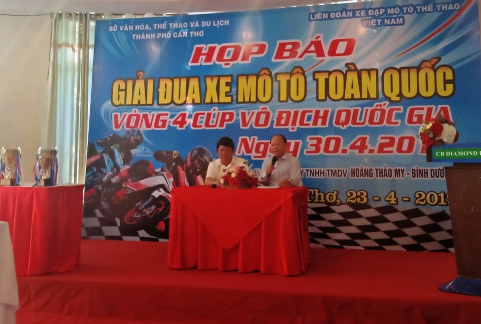 Giải đua xe mô tô toàn quốc chào mừng 30/4 thu hút 56 tay đua tranh tài - 1 Giải đua xe mô tô toàn quốc chào mừng 30/4 thu hút 56 tay đua tranh tài - 1