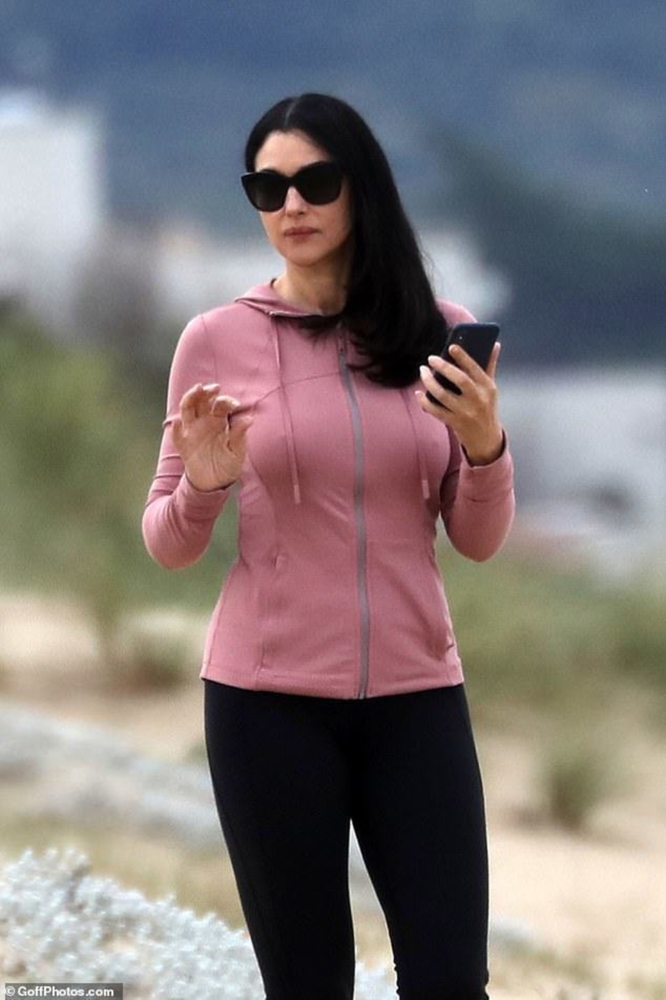 Monica Bellucci vẫn tươi trẻ ở tuổi 55 - 5 Monica Bellucci vẫn tươi trẻ ở tuổi 55 - 5