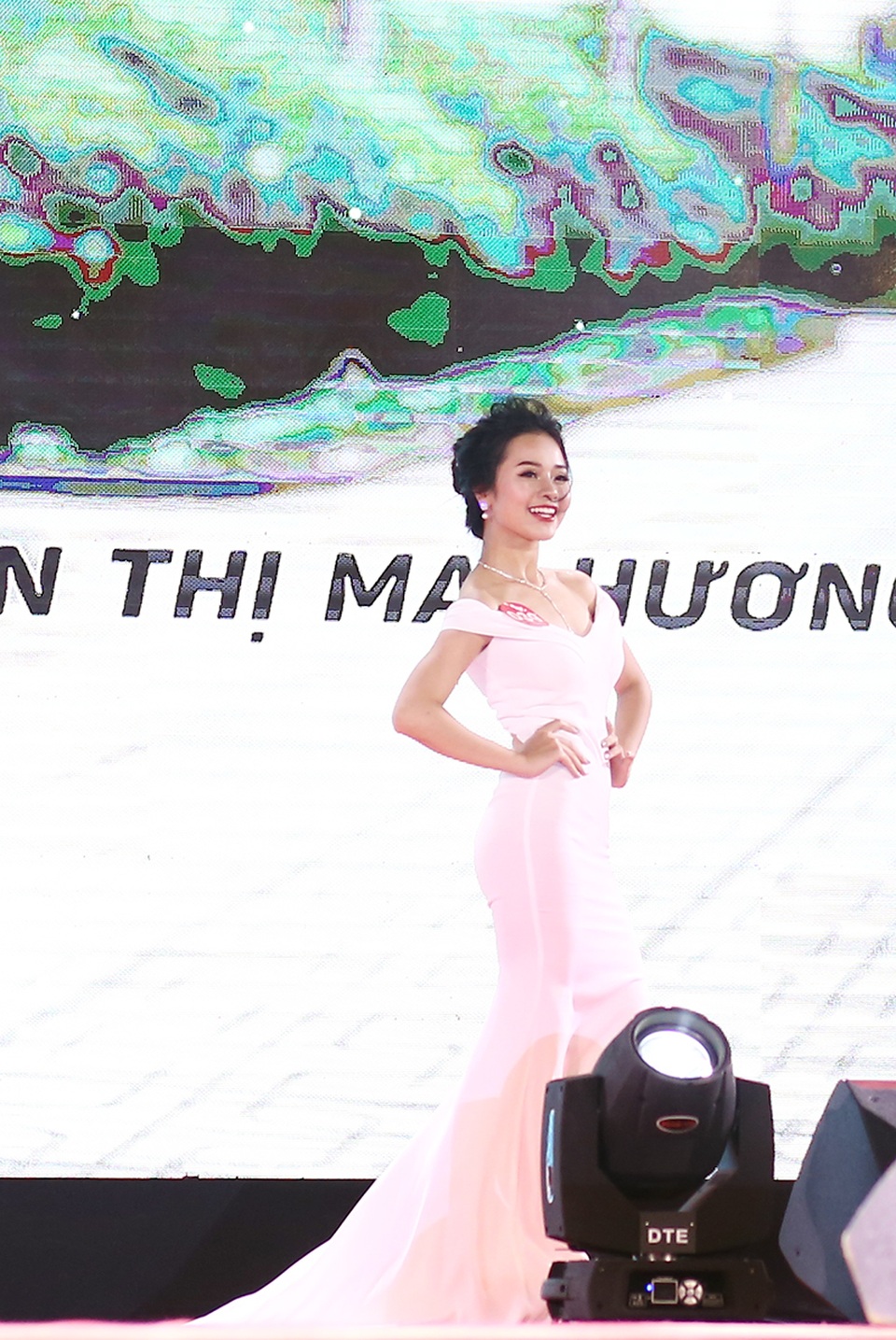 Lộ diện cặp đôi tài sắc nhất Đại học Khoa học Tự nhiên - 6 Lộ diện cặp đôi tài sắc nhất Đại học Khoa học Tự nhiên - 6