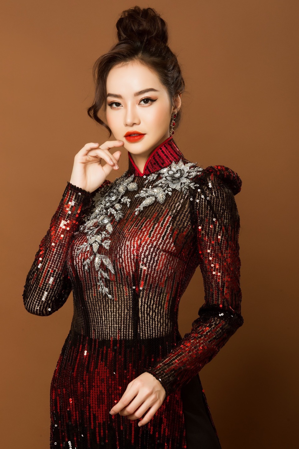Diễn viên Yến Vy dần cởi mở hơn sau 11 năm trốn showbiz Việt sang Mỹ - 10 Diễn viên Yến Vy dần cởi mở hơn sau 11 năm trốn showbiz Việt sang Mỹ - 10