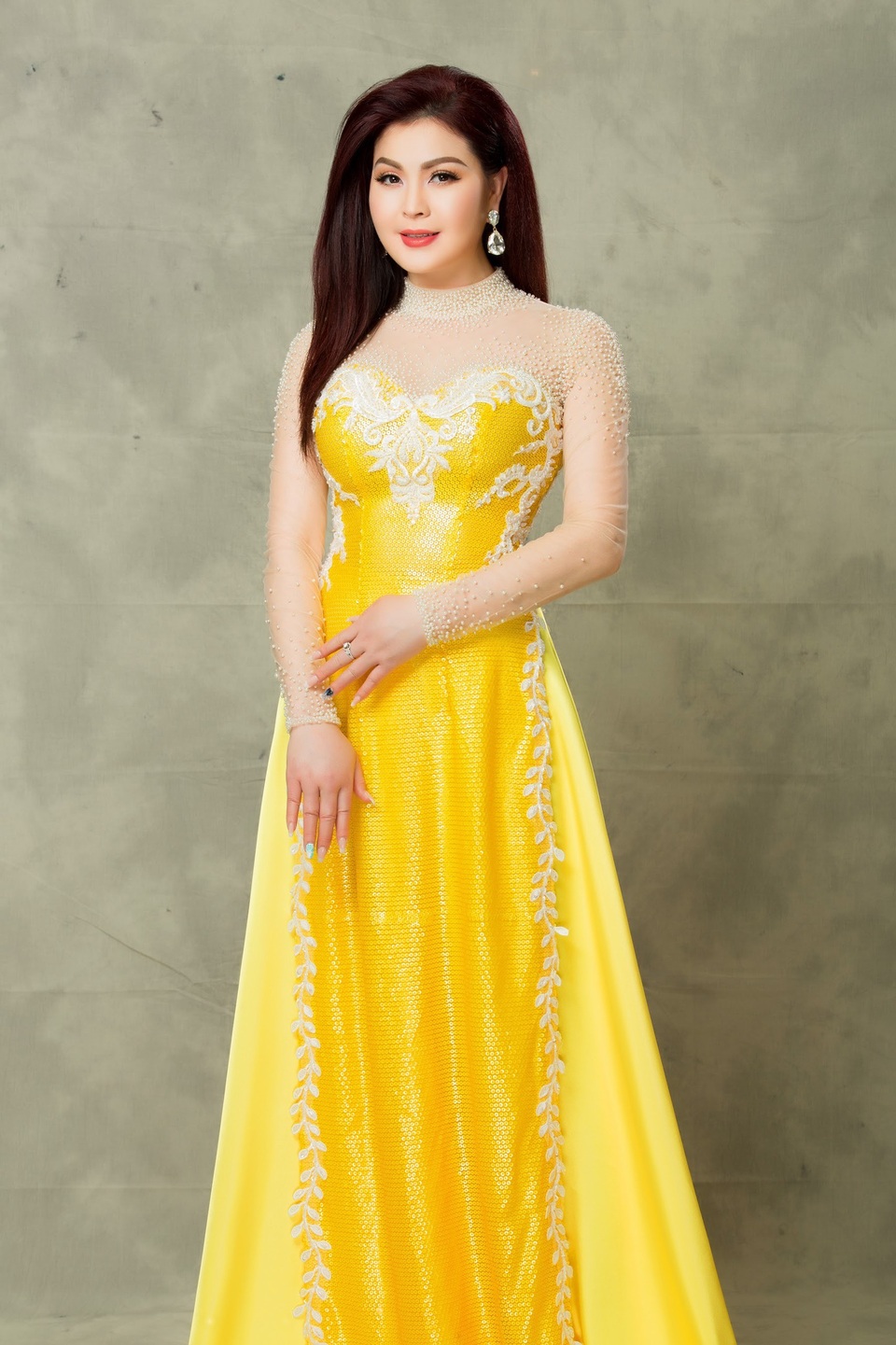 Diễn viên Yến Vy dần cởi mở hơn sau 11 năm trốn showbiz Việt sang Mỹ - 1 Diễn viên Yến Vy dần cởi mở hơn sau 11 năm trốn showbiz Việt sang Mỹ - 1