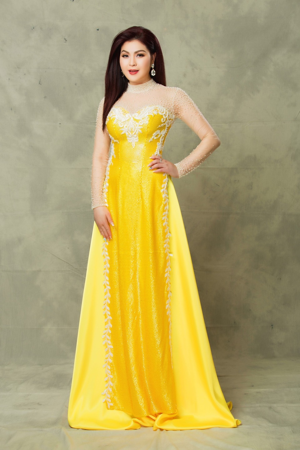 Diễn viên Yến Vy dần cởi mở hơn sau 11 năm trốn showbiz Việt sang Mỹ - 2 Diễn viên Yến Vy dần cởi mở hơn sau 11 năm trốn showbiz Việt sang Mỹ - 2