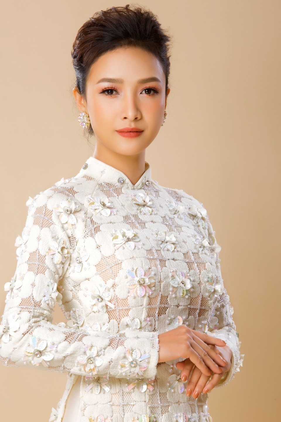 Diễn viên Yến Vy dần cởi mở hơn sau 11 năm trốn showbiz Việt sang Mỹ - 13 Diễn viên Yến Vy dần cởi mở hơn sau 11 năm trốn showbiz Việt sang Mỹ - 13