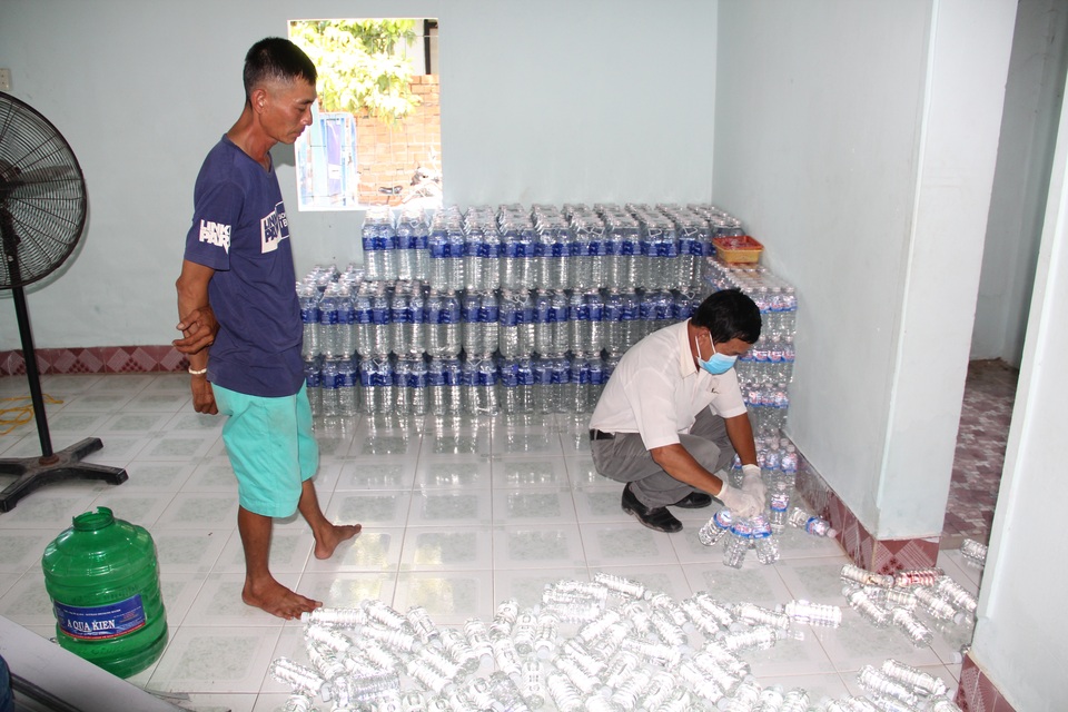 Phát hoảng với cơ sở sản xuất nước đóng chai “miệt vườn” - 1 Phát hoảng với cơ sở sản xuất nước đóng chai “miệt vườn” - 1