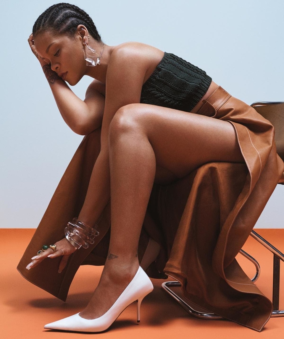 Rihanna quyến rũ trên tạp chí Vogue - 3