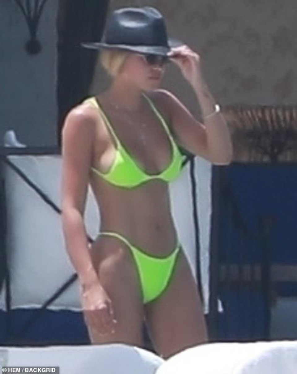 Sofia Richie cuốn hút với áo tắm - 1