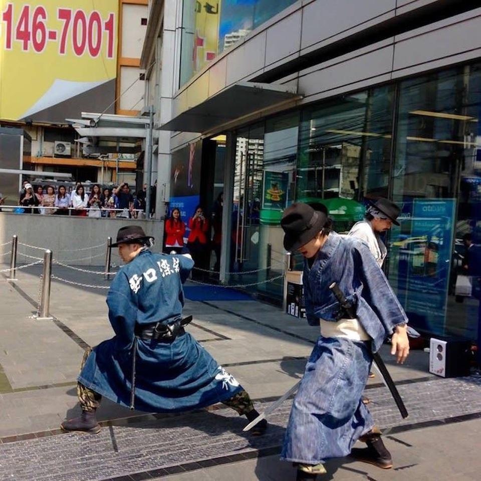 Câu chuyện đằng sau những Samurai dọn rác gây hiếu kỳ ở Nhật Bản - 4 Câu chuyện đằng sau những Samurai dọn rác gây hiếu kỳ ở Nhật Bản - 4