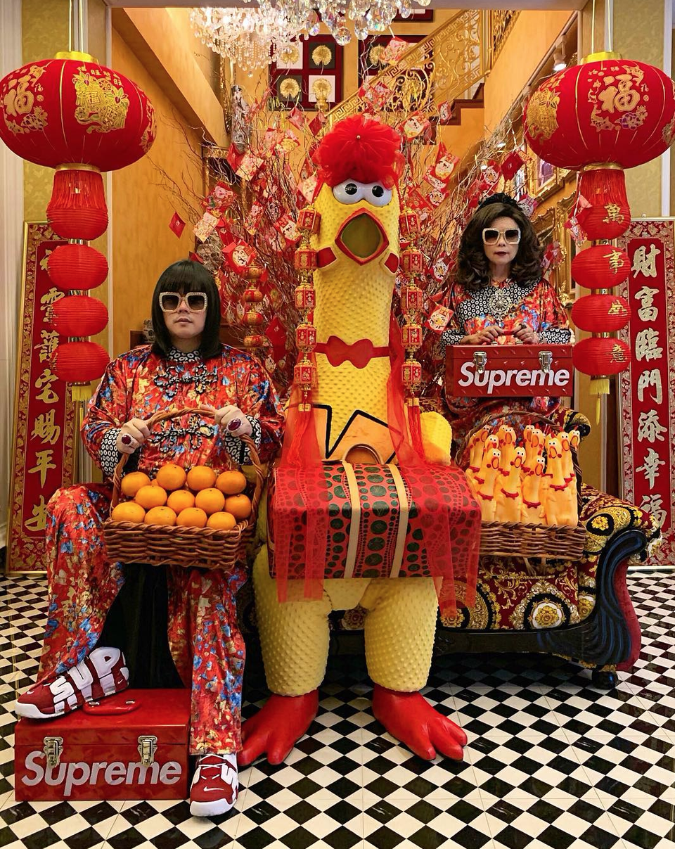 Thái Lan: Cặp mẹ con nổi tiếng vì diện đồ đôi trên một “tầm cao” mới - 4