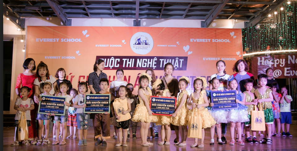 Lộ diện quán quân Cuộc thi nghệ thuật “Sứ giả nhân ái Everest 2019” - 7 Lộ diện quán quân Cuộc thi nghệ thuật “Sứ giả nhân ái Everest 2019” - 7
