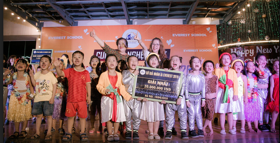 Lộ diện quán quân Cuộc thi nghệ thuật “Sứ giả nhân ái Everest 2019” - 2 Lộ diện quán quân Cuộc thi nghệ thuật “Sứ giả nhân ái Everest 2019” - 2