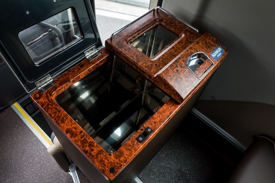 Sôi động thị trường xe khách 2019 - 6