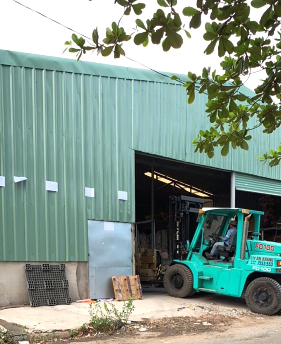 Một phụ nữ tự trói mình, cầm dao “cố thủ” bảo vệ công trình vi phạm - 3 Một phụ nữ tự trói mình, cầm dao “cố thủ” bảo vệ công trình vi phạm - 3