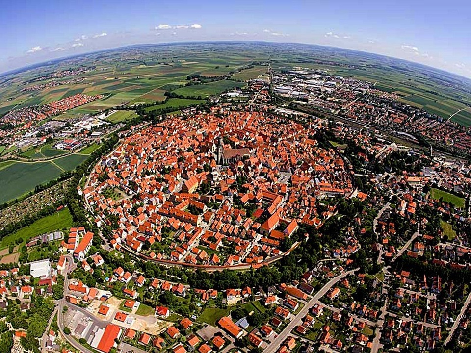 Thị trấn được dát bằng 72.000 tấn kim cương - 1