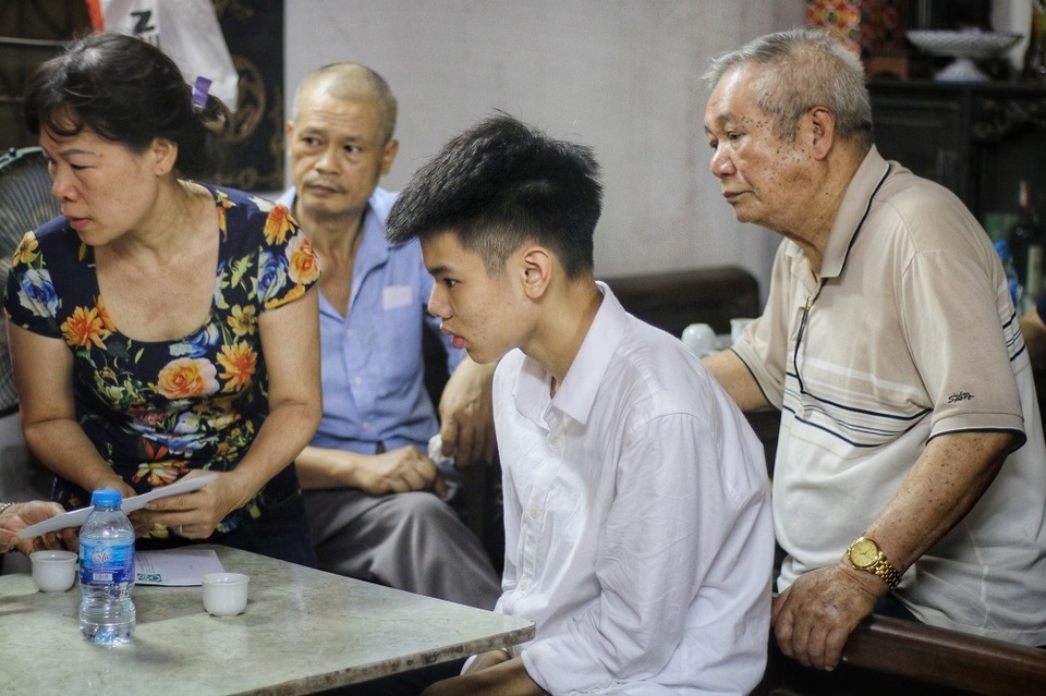 Lời kể đẫm nước mắt của con trai nữ lao công bị “xe điên” đâm tử vong ở Hà Nội - 12 Lời kể đẫm nước mắt của con trai nữ lao công bị “xe điên” đâm tử vong ở Hà Nội - 12