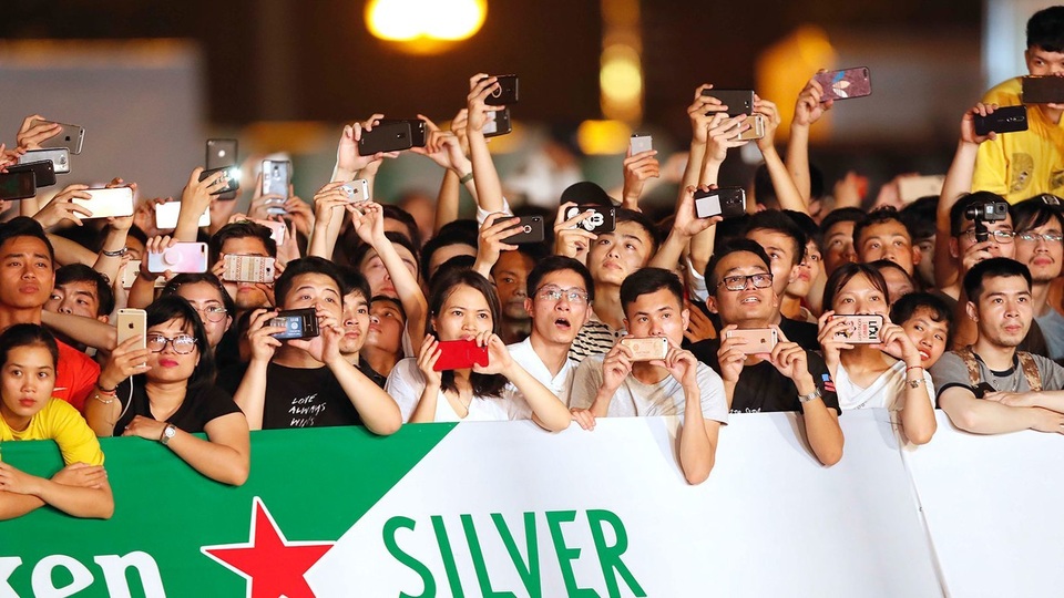 Ngồi cùng David Coulthard trong chiếc xe đua F1 biểu diễn tại Hà Nội - 8 Ngồi cùng David Coulthard trong chiếc xe đua F1 biểu diễn tại Hà Nội - 8