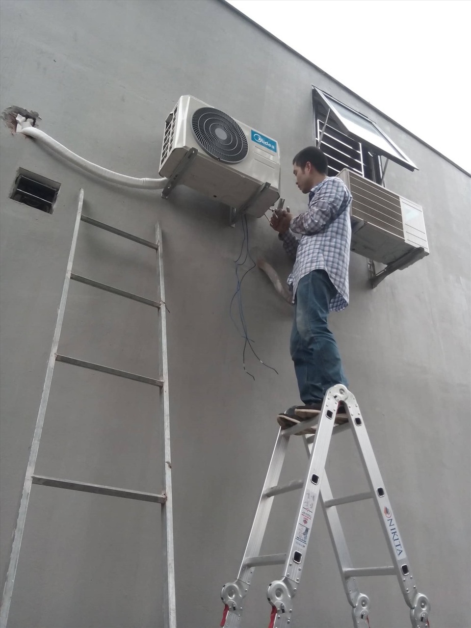 Thời tiết nắng nóng, Hà Nội cháy thợ điều hòa - 2 Thời tiết nắng nóng, Hà Nội cháy thợ điều hòa - 2