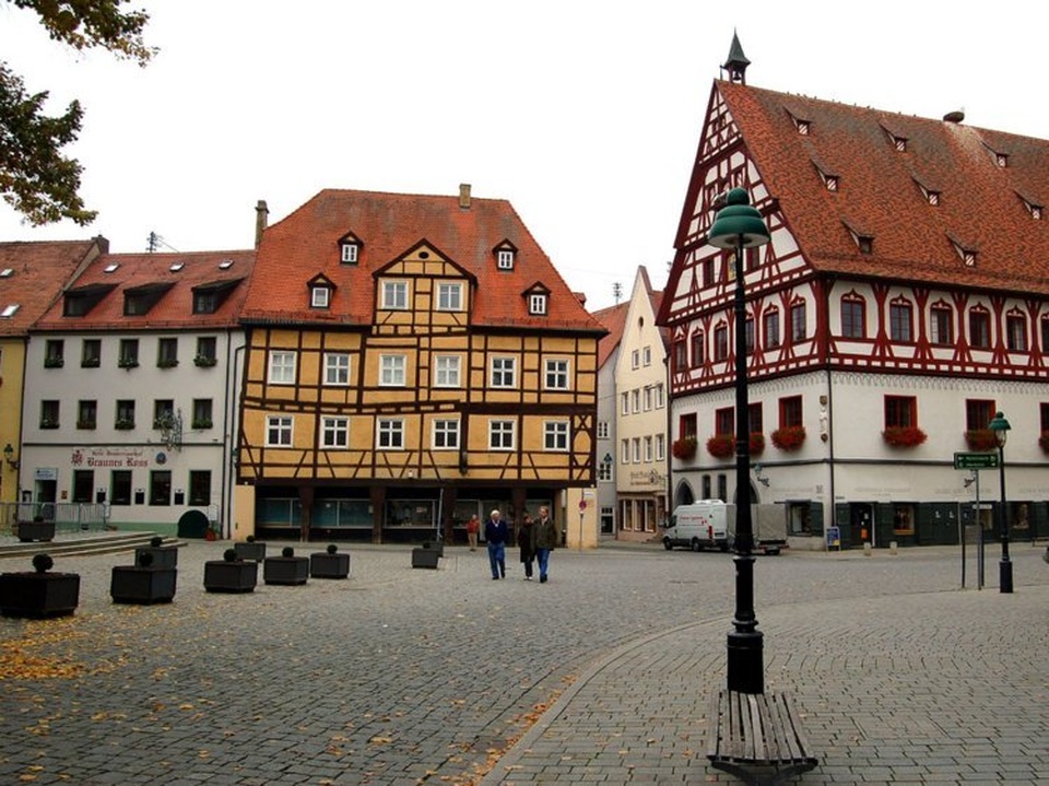 Thị trấn được dát bằng 72.000 tấn kim cương - 5