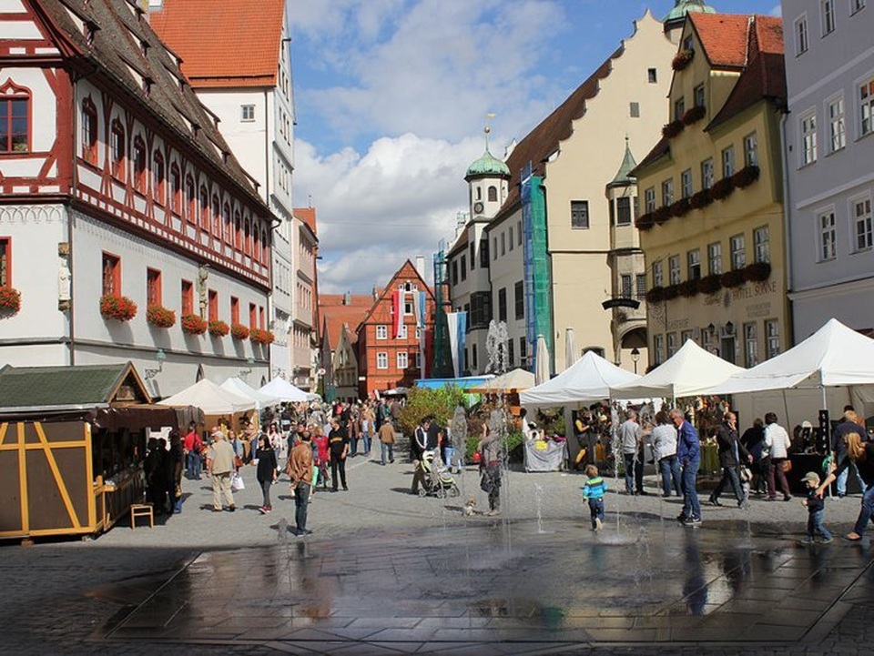 Thị trấn được dát bằng 72.000 tấn kim cương - 2