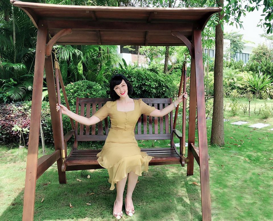 Danh hài Vân Dung U40 vẫn trẻ đẹp với phong cách thời trang “ăn gian tuổi” - 6 Danh hài Vân Dung U40 vẫn trẻ đẹp với phong cách thời trang “ăn gian tuổi” - 6
