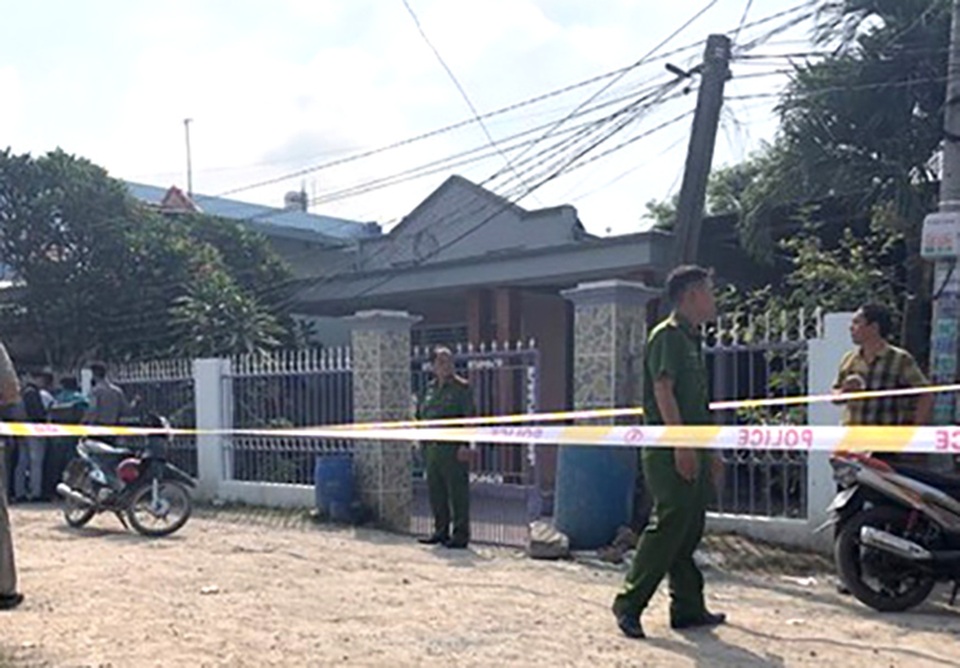 Bắt nghi phạm sát hại 3 người trong căn nhà ven sông Đồng Nai - 2 Bắt nghi phạm sát hại 3 người trong căn nhà ven sông Đồng Nai - 2