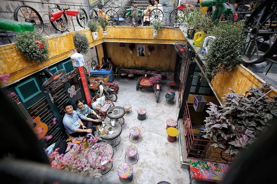 Độc đáo quán cà phê được làm từ... phế liệu ở Hà Nội - 7 Độc đáo quán cà phê được làm từ... phế liệu ở Hà Nội - 7