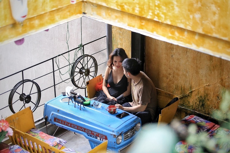Độc đáo quán cà phê được làm từ... phế liệu ở Hà Nội - 9 Độc đáo quán cà phê được làm từ... phế liệu ở Hà Nội - 9