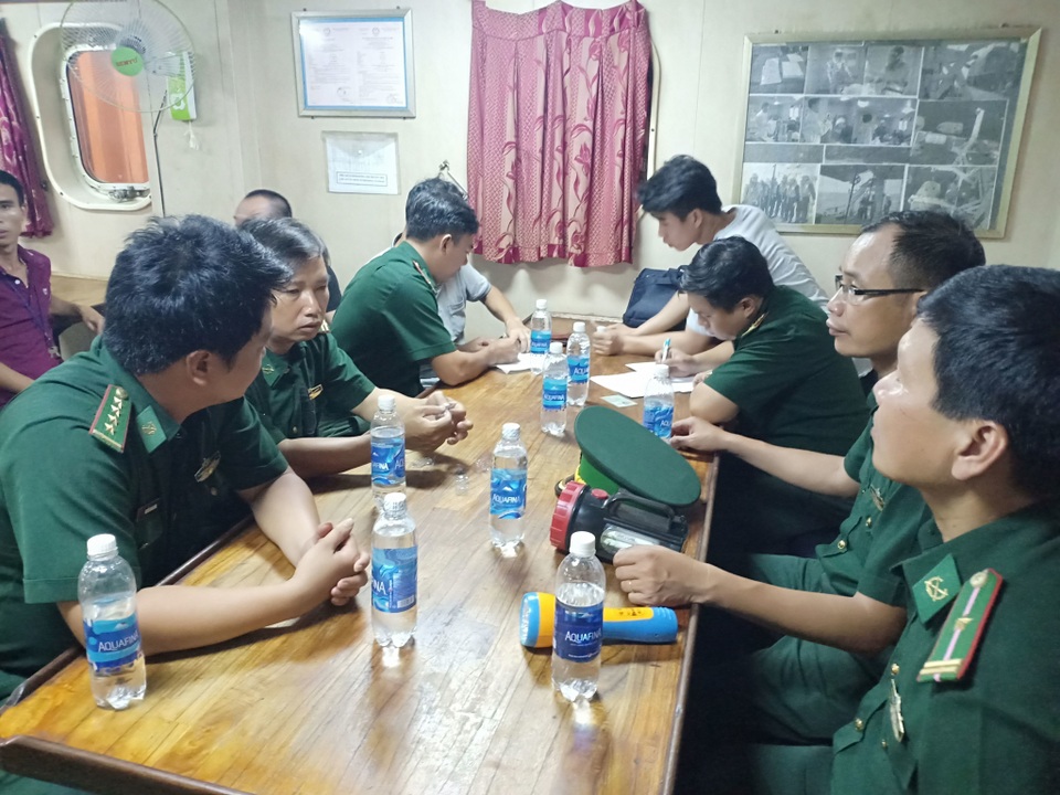 Bắt giữ thanh niên mang 2 khẩu súng quân dụng và 178 viên đạn Bắt giữ thanh niên mang 2 khẩu súng quân dụng và 178 viên đạn