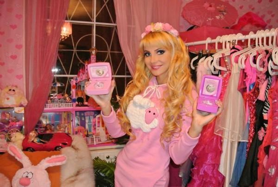 Cuộc sống cô đơn của cô gái chi hơn 3 tỷ đồng để trở thành... búp bê Barbie - 7 Cuộc sống cô đơn của cô gái chi hơn 3 tỷ đồng để trở thành... búp bê Barbie - 7