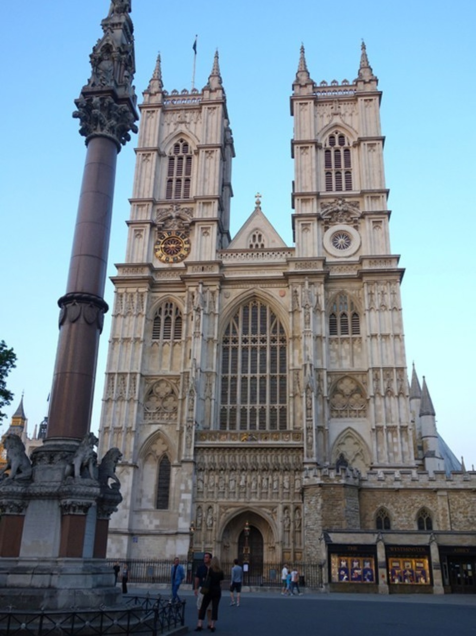 Chiêm ngưỡng 6 nhà thờ nổi tiếng không kém nhà thờ Đức Bà Paris - 2