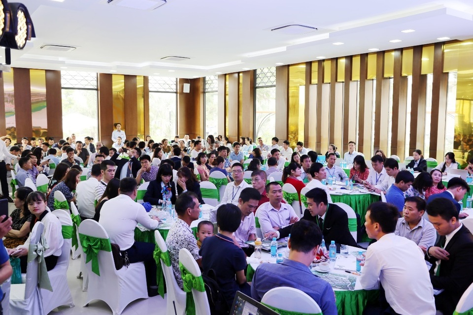 Him Lam Green Park tiếp tục hút khách tại sự kiện mở bán đợt 2 - 1 Him Lam Green Park tiếp tục hút khách tại sự kiện mở bán đợt 2 - 1