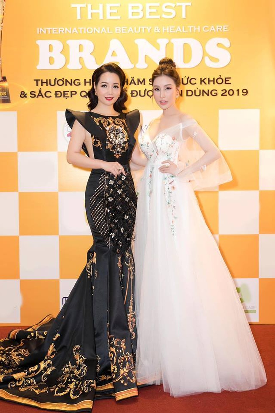Hoa hậu Lam Cúc trao giải bông hồng quyền lực 2019 - 3 Hoa hậu Lam Cúc trao giải bông hồng quyền lực 2019 - 3