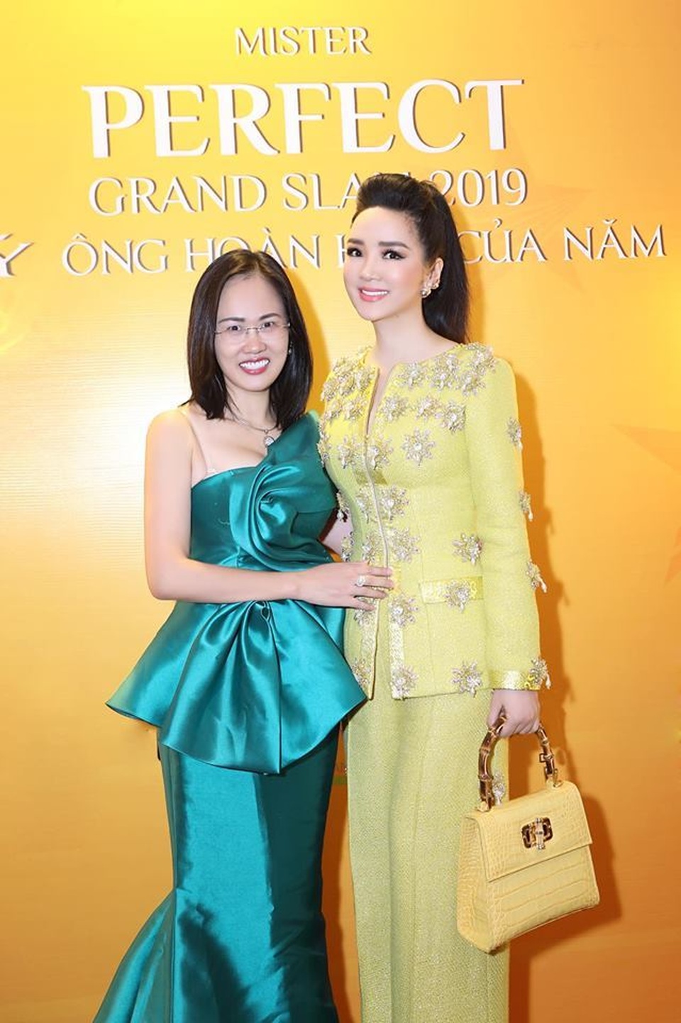 Hoa hậu Lam Cúc trao giải bông hồng quyền lực 2019 - 6 Hoa hậu Lam Cúc trao giải bông hồng quyền lực 2019 - 6