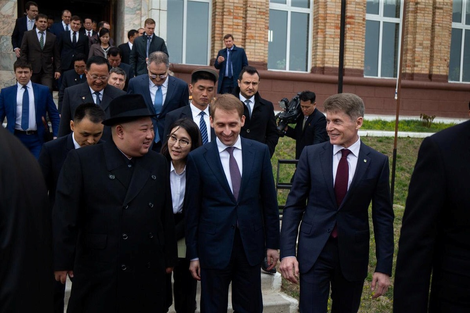 Những hình ảnh đầu tiên của ông Kim Jong-un trong chuyến thăm Nga - 11 Những hình ảnh đầu tiên của ông Kim Jong-un trong chuyến thăm Nga - 11
