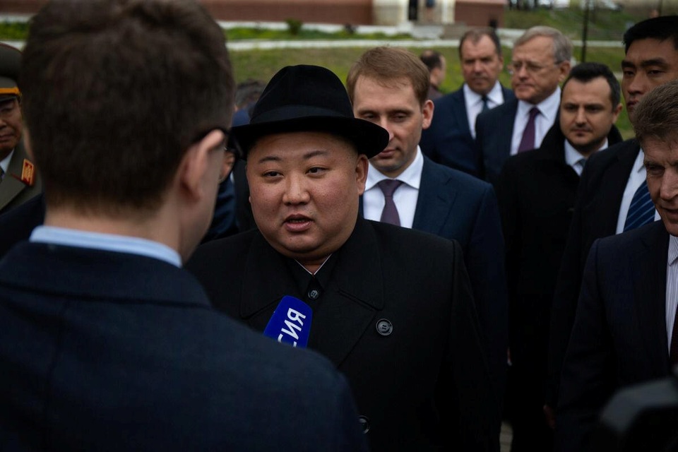 Những hình ảnh đầu tiên của ông Kim Jong-un trong chuyến thăm Nga - 7 Những hình ảnh đầu tiên của ông Kim Jong-un trong chuyến thăm Nga - 7