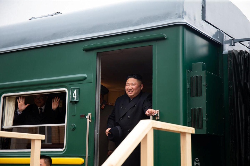 Những hình ảnh đầu tiên của ông Kim Jong-un trong chuyến thăm Nga - 3 Những hình ảnh đầu tiên của ông Kim Jong-un trong chuyến thăm Nga - 3