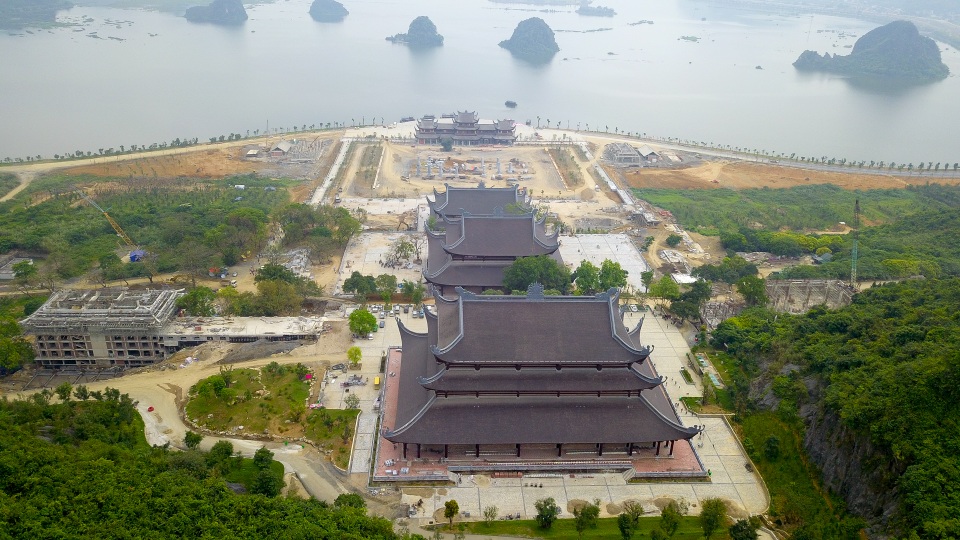 Độc đáo ngôi chùa có pho tượng Phật hồng ngọc nặng 4 tấn - 7 Độc đáo ngôi chùa có pho tượng Phật hồng ngọc nặng 4 tấn - 7