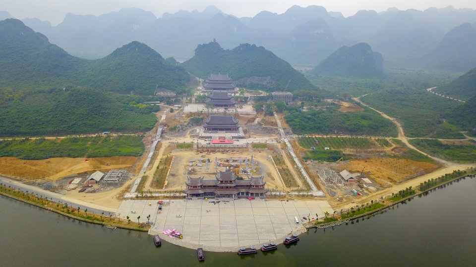 Độc đáo ngôi chùa có pho tượng Phật hồng ngọc nặng 4 tấn - 1 Độc đáo ngôi chùa có pho tượng Phật hồng ngọc nặng 4 tấn - 1